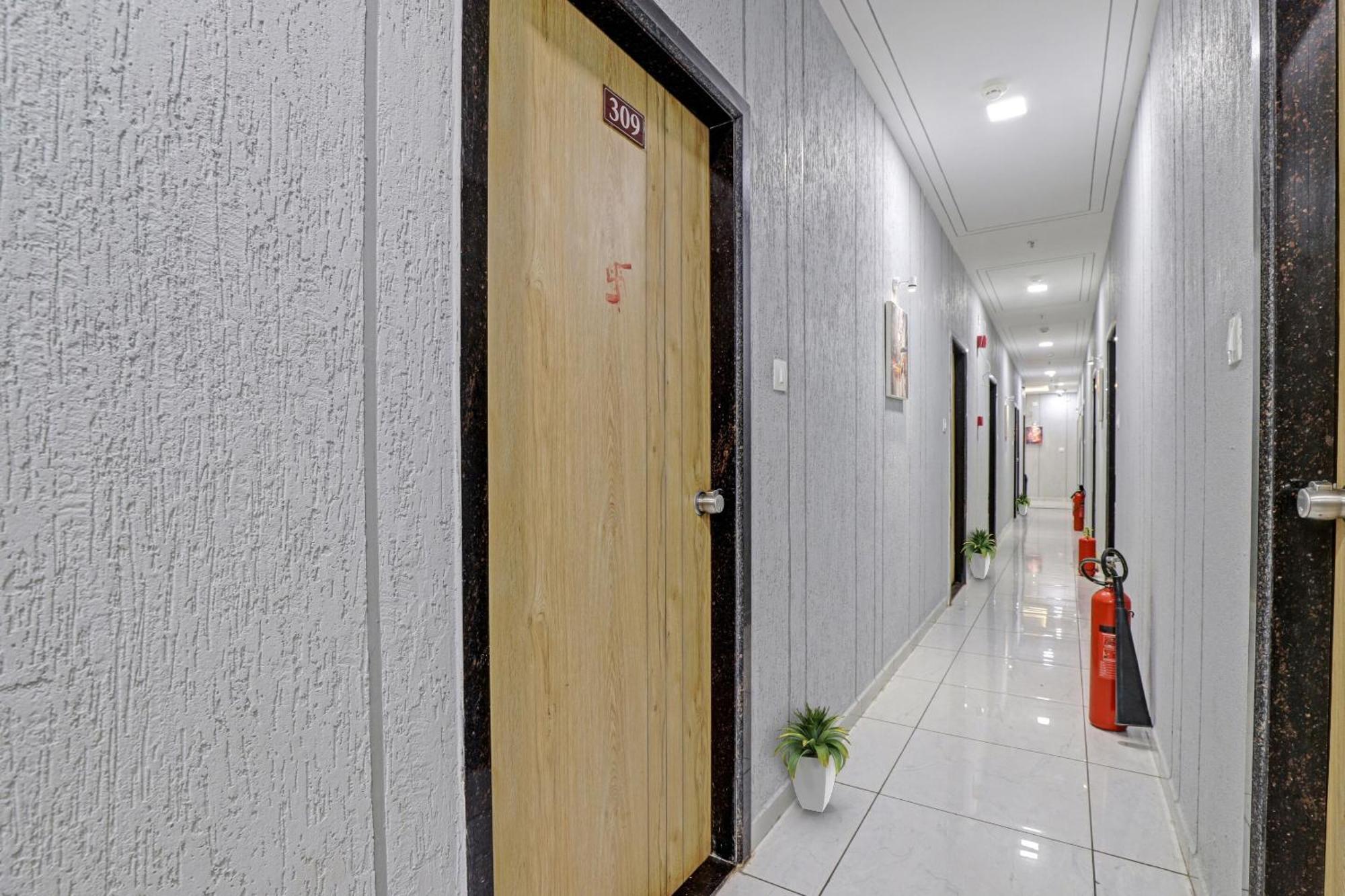 Hotel O Royal Orbit Сурат Экстерьер фото