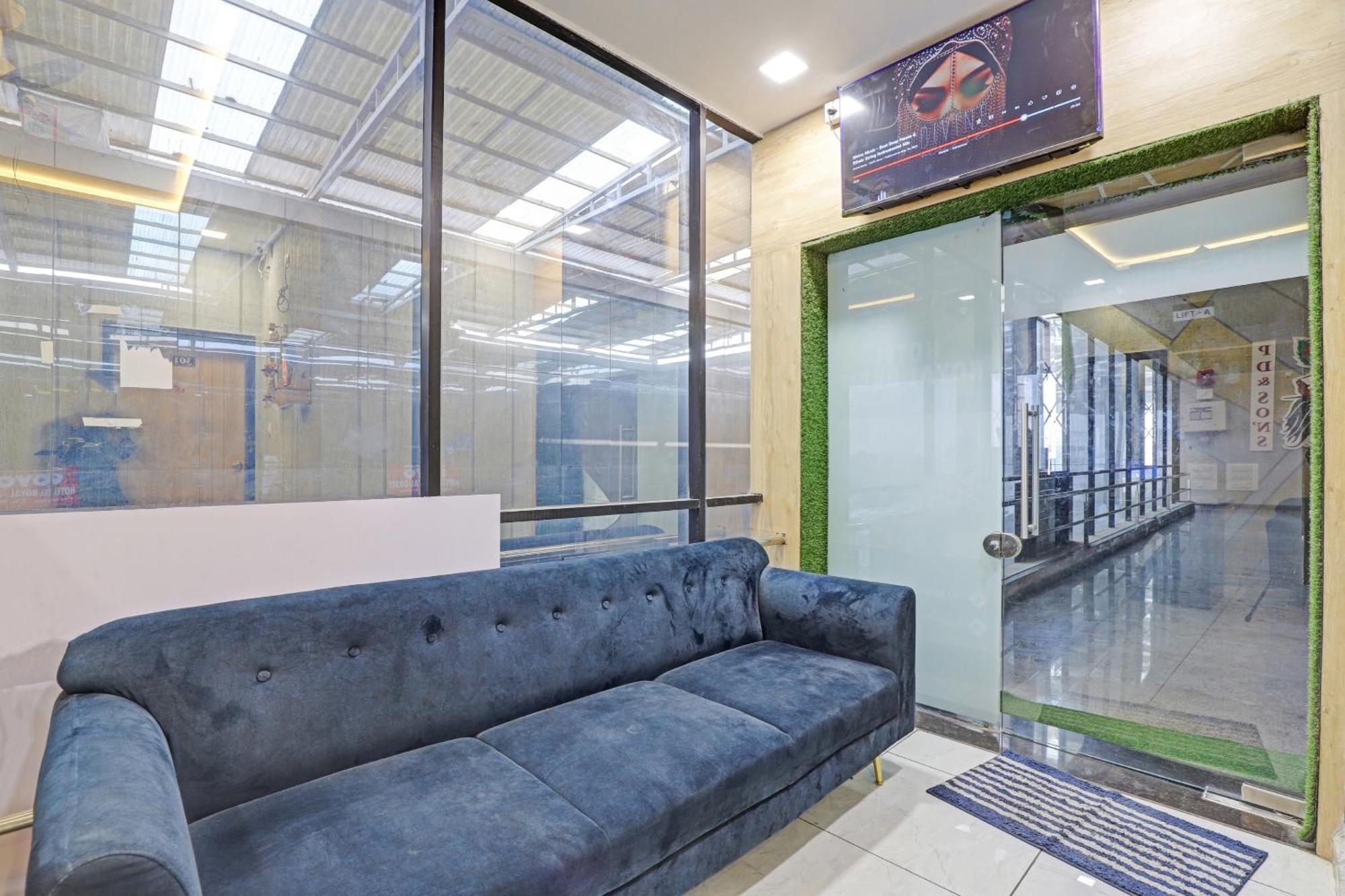 Hotel O Royal Orbit Сурат Экстерьер фото
